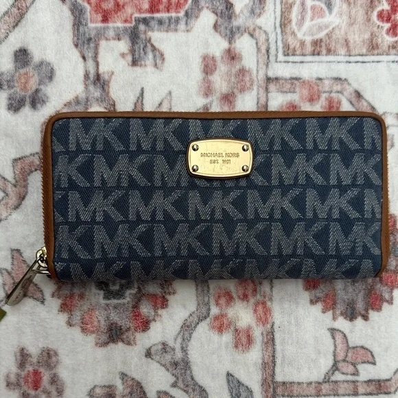 Michael Kors Blue and Tan Logo Wallet - Picture 4 of 14